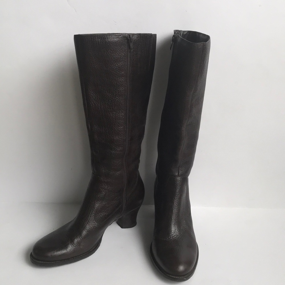 Gianni Bini brown soft leather zip up boots